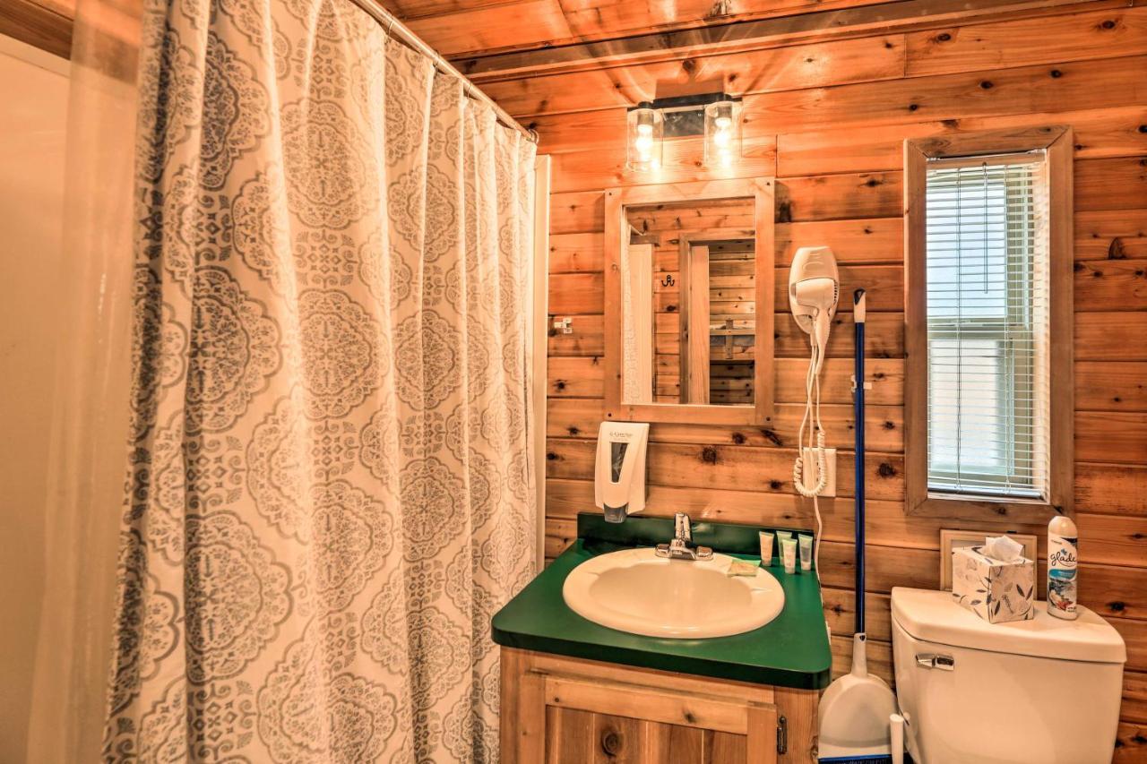 Charming New Bern Log Cabin - Pets Welcome! Экстерьер фото